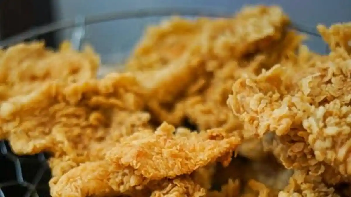 Imbas Tak Mendapat Kulit Ayam Goreng, Pemuda ini Nekat Pecahkan Kaca Restoran Cepat Saji