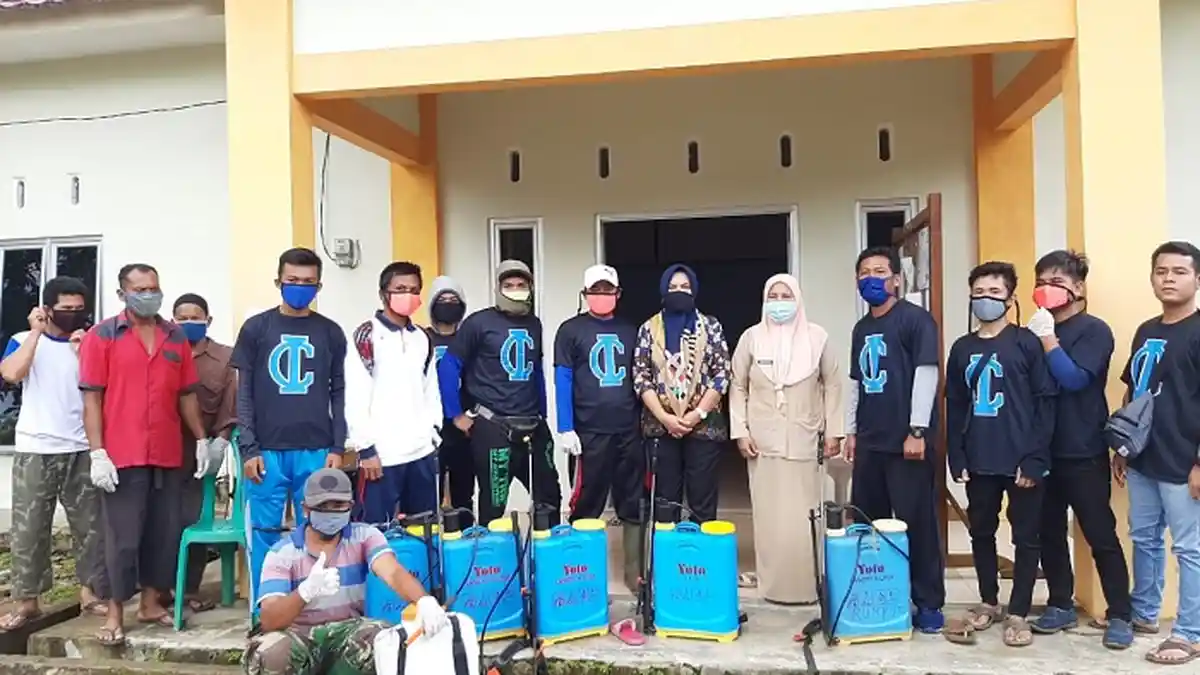 Cegah Penyebaran Covid-19, Relawan Youtuber Ini Semprot Tempat Umum dan Rumah Ibadah