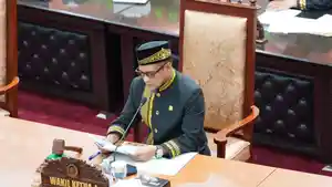 20251229_Wakil-Ketua-I-DPRD-Kabupaten-Paser-Zulkifli-Kaharuddin-saat-memimpin-Rapat-Paripurna.jpg