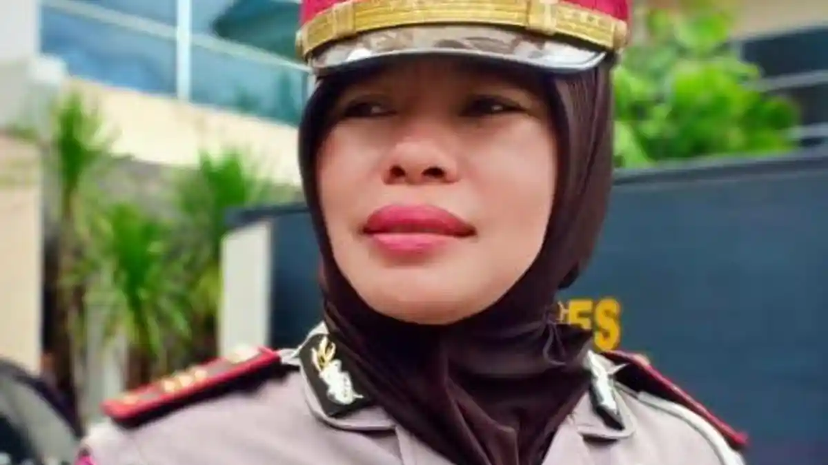 Diduga Tak Jaga Jarak, Tronton Seruduk Truk di Jl Ir Sutami Makassar