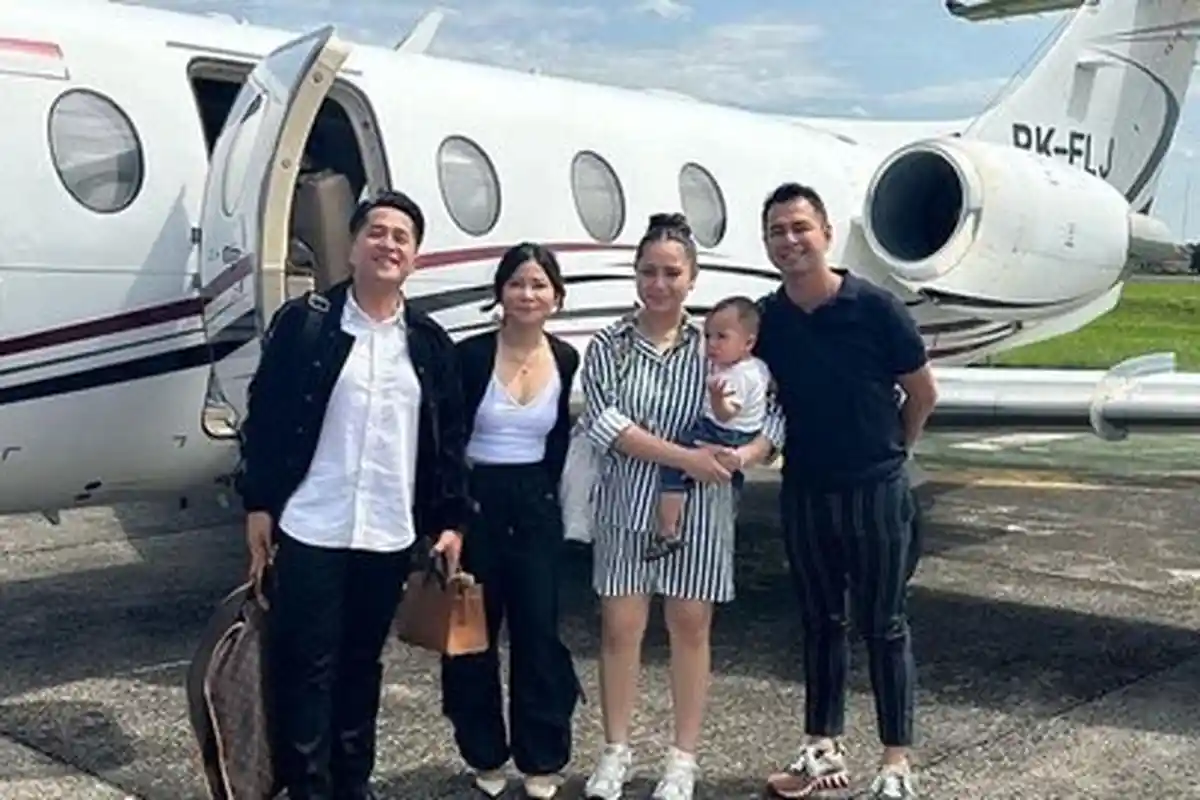 Raffi Ahmad dan Nagita Slavina Naik Jet Pribadi Ketika Hadir di Nikahan Kaesang dan Erina Gudono
