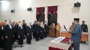 Bupati-Gorontalo-Utara-Thariq-Modanggu-melantik-60-Kepala-Sekolah-ddddd.jpg