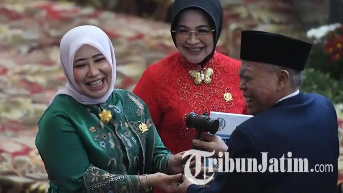 Anik Maslachah dan Wara Sundari Renny Jabat Pimpinan Sementara DPRD Jatim Periode 2024-2029