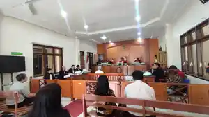 Suasana-sidang-lanjutan-perkara-pembunuhan-berencana-disertai-pembakaran-rumah-Sempurna.jpg