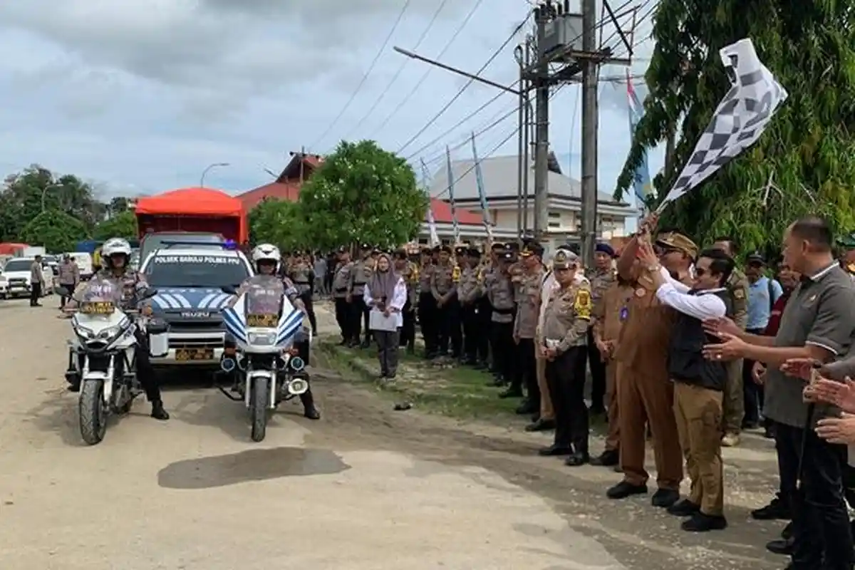 Pj Bupati PPU Lepas 9 Armada yang Angkut Logistik Pilkada 2024 ke Tiap Kecamatan 