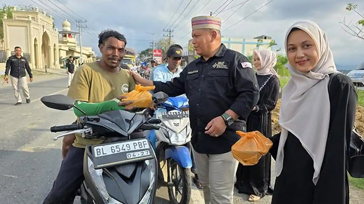 Peringati Milad BPRS Nasional, Bank TCD Syariah Sigli Bagi 1.500 Takjil