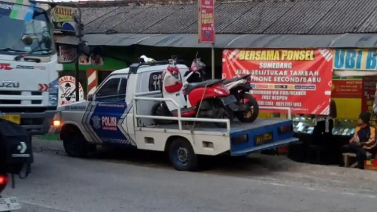 Kecelakaan Maut Libatkan Tronton, Pikap dan Motor, Penumpang Ojol Asal Bandung Tewas
