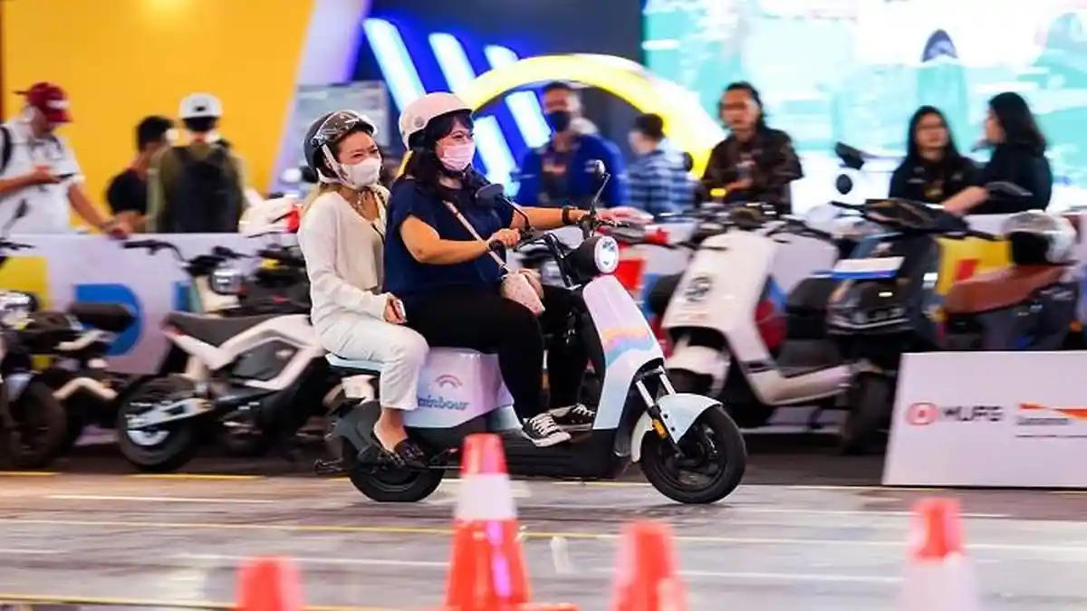 Jalin Kolaborasi dalam IIMS 2023, PLN Dukung Percepatan Ekosistem Kendaraan Listrik 