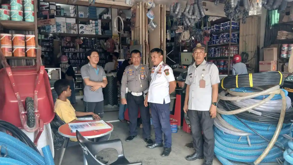 Dishub Takalar Tertibkan Parkir Liar di Depan Toko Sinar Makmur
