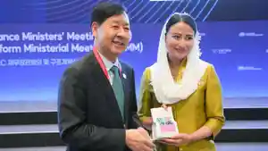 WAMENDAG-BERI-KOPI-Wakil-Menteri-Perdagangan-Wamendag-Dyah-Roro-Esti.jpg