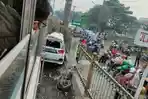 kondisi-mobil-yang-terlibat-kecelakaan-dengan-krl-commuter-line-di-lintas-stasiun-depok.jpg
