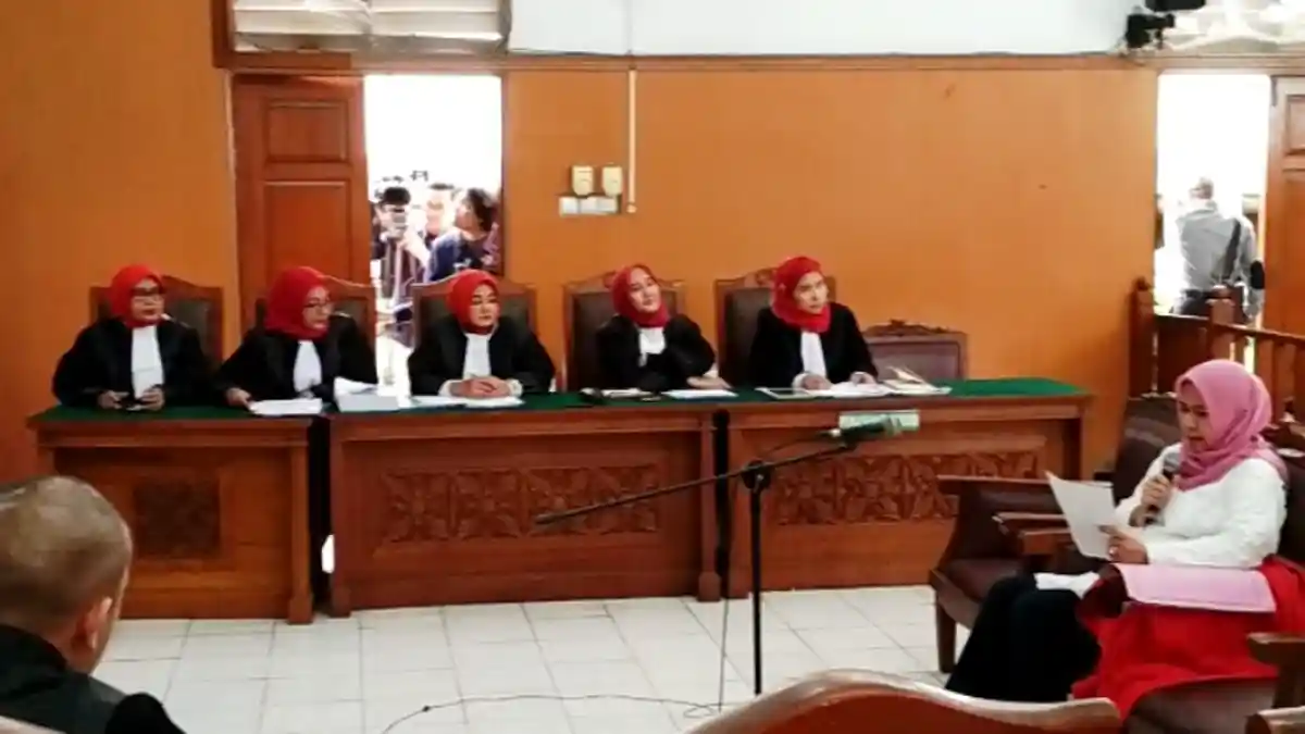 Baca Eksepsi Sambil Menangis, Asma Dewi Mengaku Difitnah