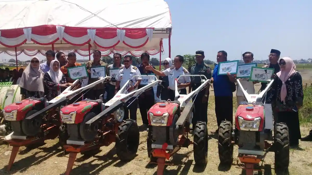 Musyawarah Tani Abbulo Sibatang 2019, Kelompok Tani Makassar Dapat Bantuan Alat Produksi