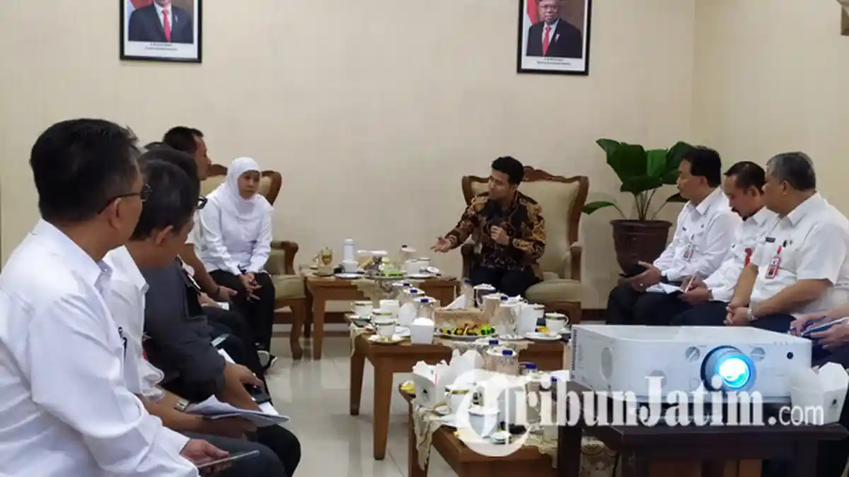 Gubernur Khofifah Pulang Umrah: Gelar Rakor Bencana Jatim, Tinjau Banjir di Mojokerto dan Gresik