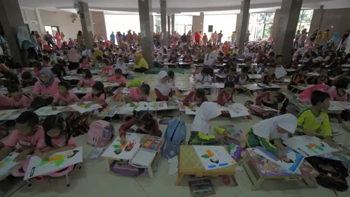 370 Anak Peserta Colorong akan Terima Satu Botol K-Kids Omega Isi 30 kapsul