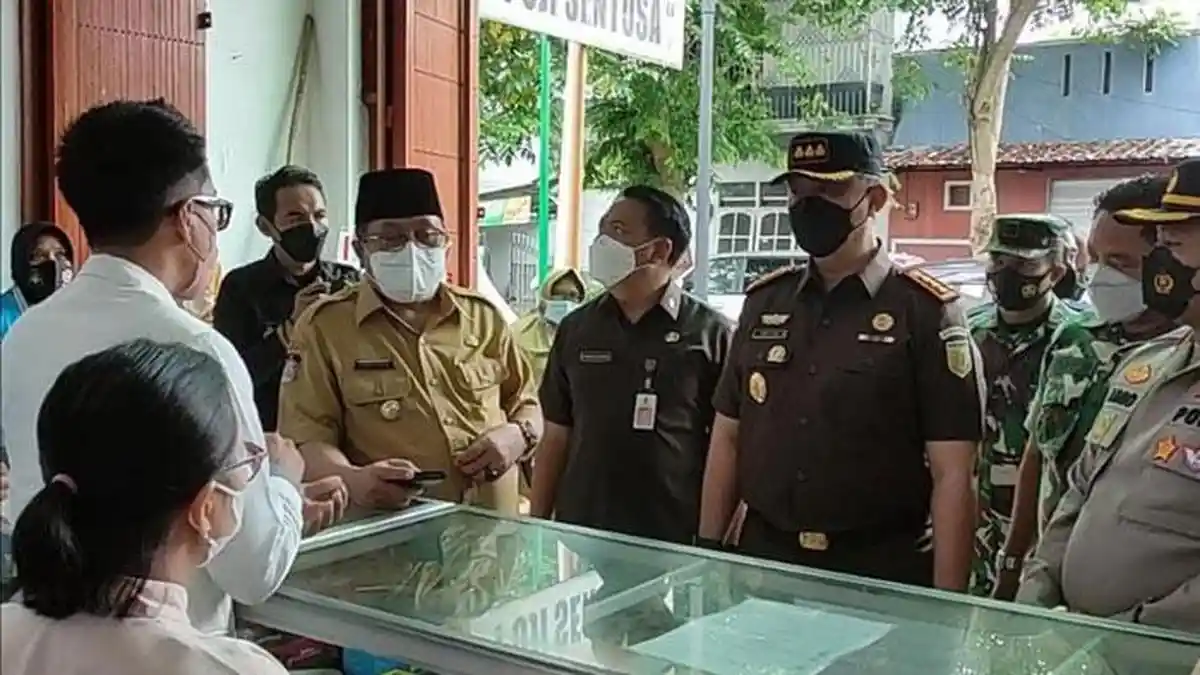 Forkopimda Kota Blitar Sidak Apotek, Pastikan Penjualan Obat Sirup Ditarik Sementara 