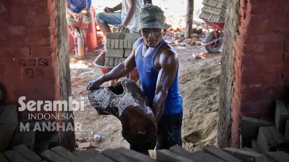 FOTO-FOTO: Melihat Proses Pembuatan Batu Bata di Desa Cot Paya, Aceh Besar - batu-bata-3.jpg