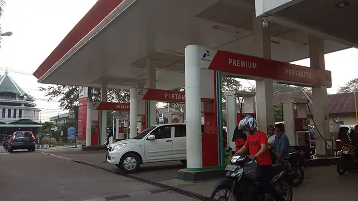 BREAKING NEWS - Mobil Terbakar di SPBU Pontianak, Petugas Pom Bensin Dengar Ledakan