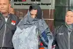 Bupati-Pekalongan-Fadia-Arafiq-mengenakan-rompi-tahanan-KPK-di-Gedung-Merah-Putih.jpg