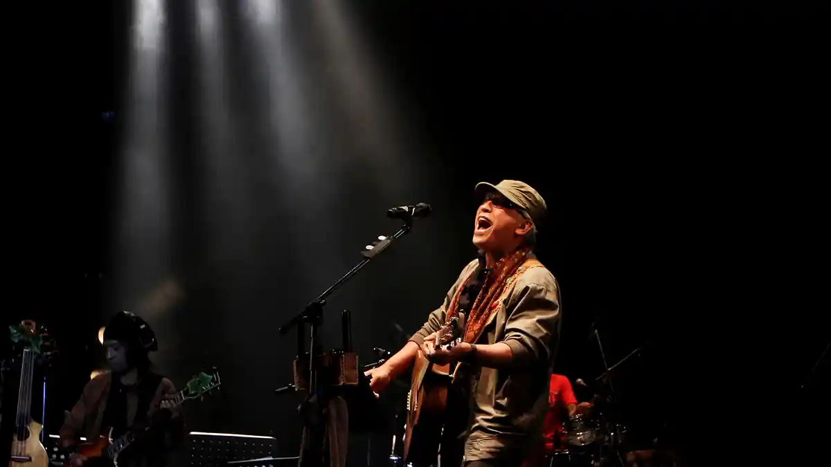 Kunci Gitar Hadapi Saja - Iwan Fals: Ambil Hikmahnya Ambil Indahnya