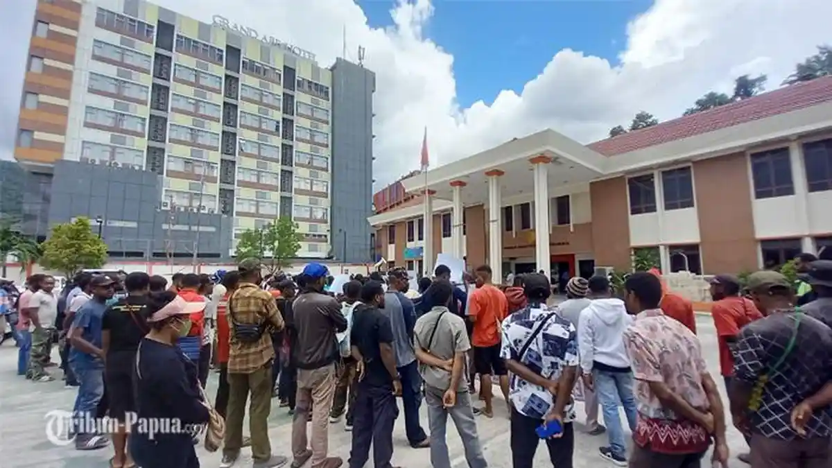 BEM Uncen dan Ormas Kembali Minta Plt Bupati Mimika Johannes Rettob 'Segera' Ditahan