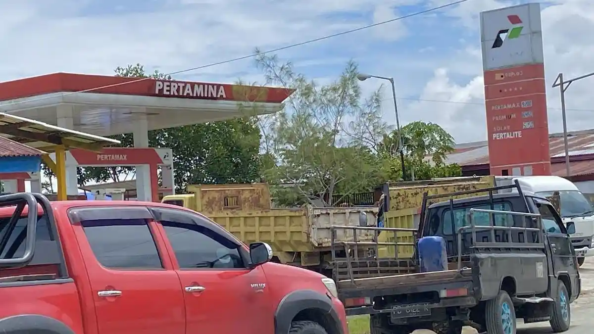 Tercekik Harga Dexlite, Sopir Dump Truck di Kaimana Ramai-ramai Beralih ke Solar Subsidi