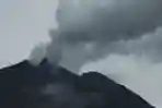 Gunung Sinabung Mengeluarkan Asap Tebal