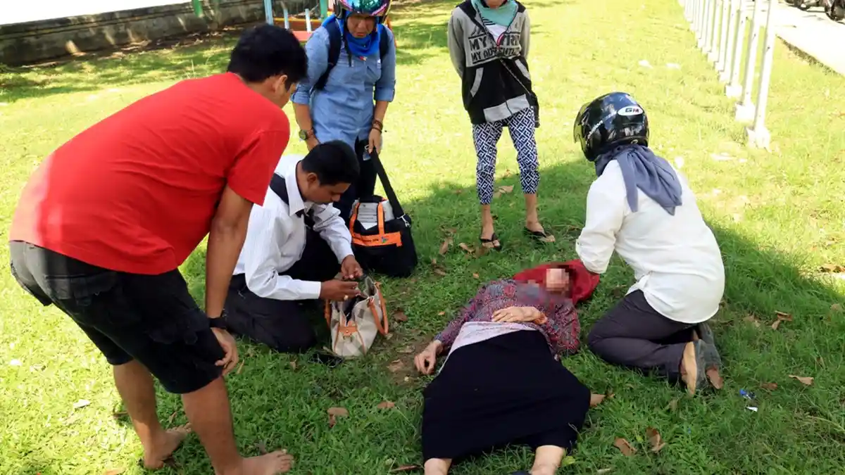 Gigi Nenek Sampai Remuk Gara-gara Ditabrak Pikap
