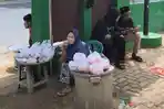 Cerita Pedagang Bunga Makam Musiman di Bandar Lampung, Tradisi Ramadan Bawa Rezeki
