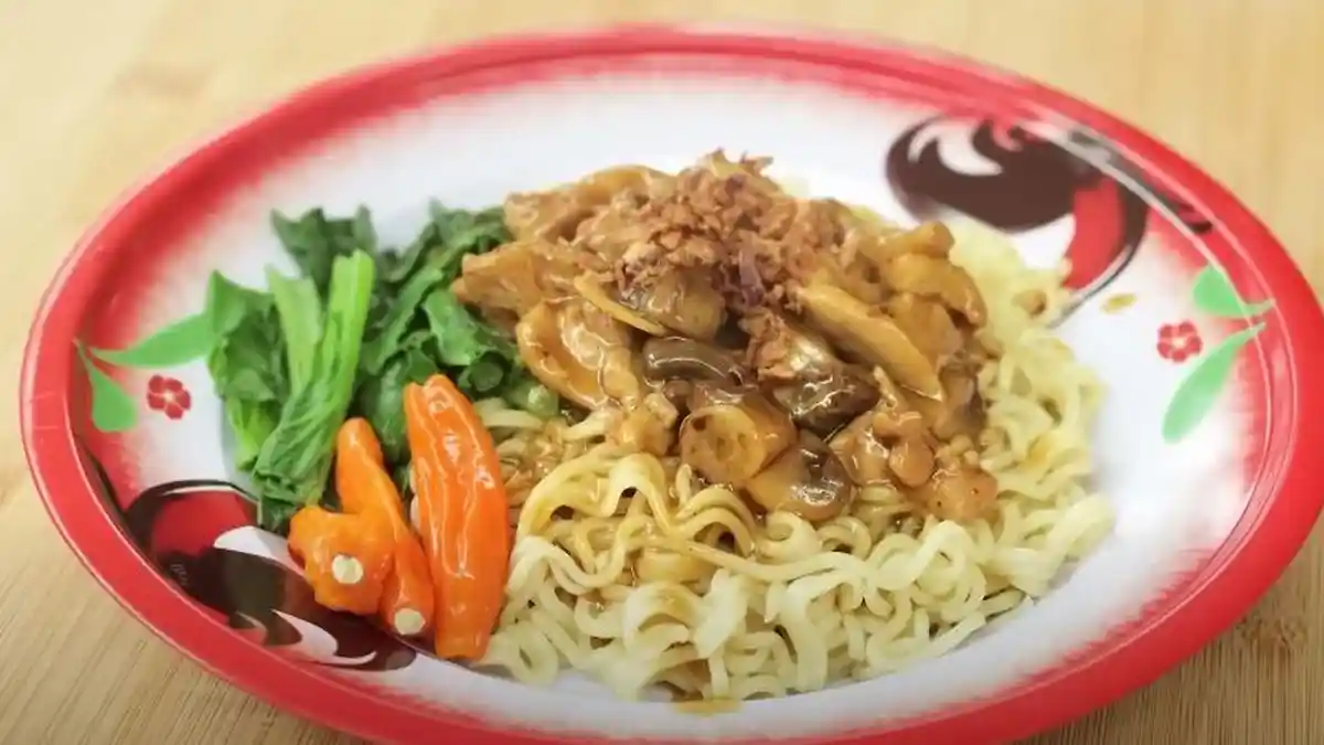 Inspirasi Menu Sahur Enak, Resep Mi Ayam Jamur Indomie ala Chef Devina Hermawan, Ekonomis & Praktis