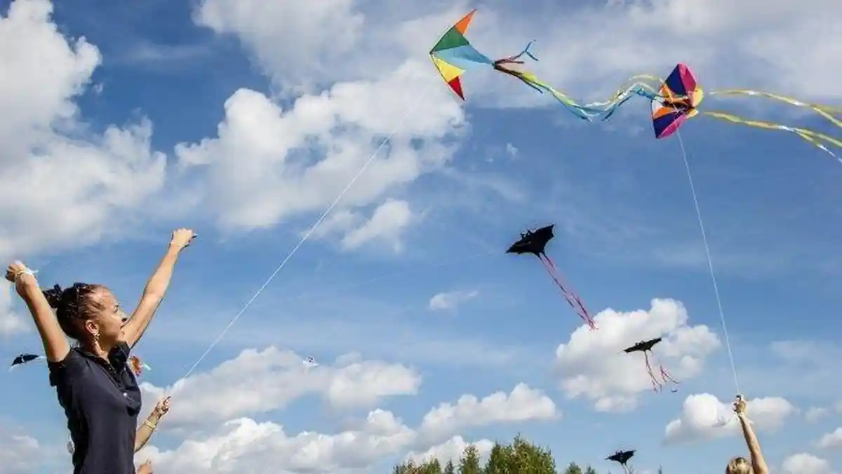 EGM Bandara Supadio Harapkan Sosialisasi Bahaya Bermain Layang-layang Terus Dilakukan