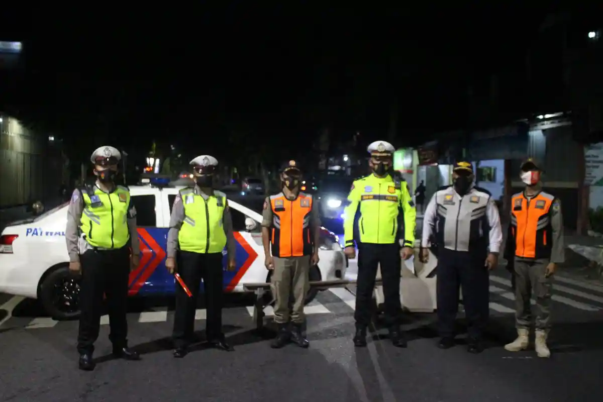 Cegah Kerumunan Selama PPKM Darurat, Kawasan Simpang Lima Gumul Kediri Ditutup Pukul 18.00 WIB