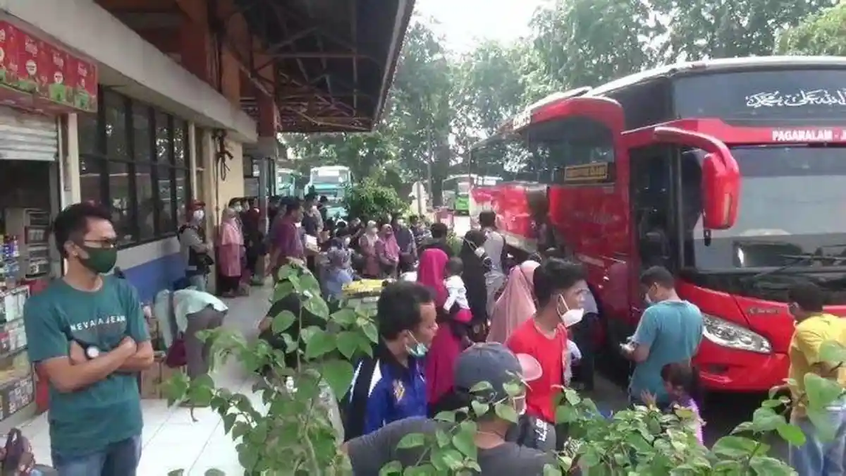 Terminal Kampung Rambutan Mulai Menggeliat, Penumpang Melonjak
