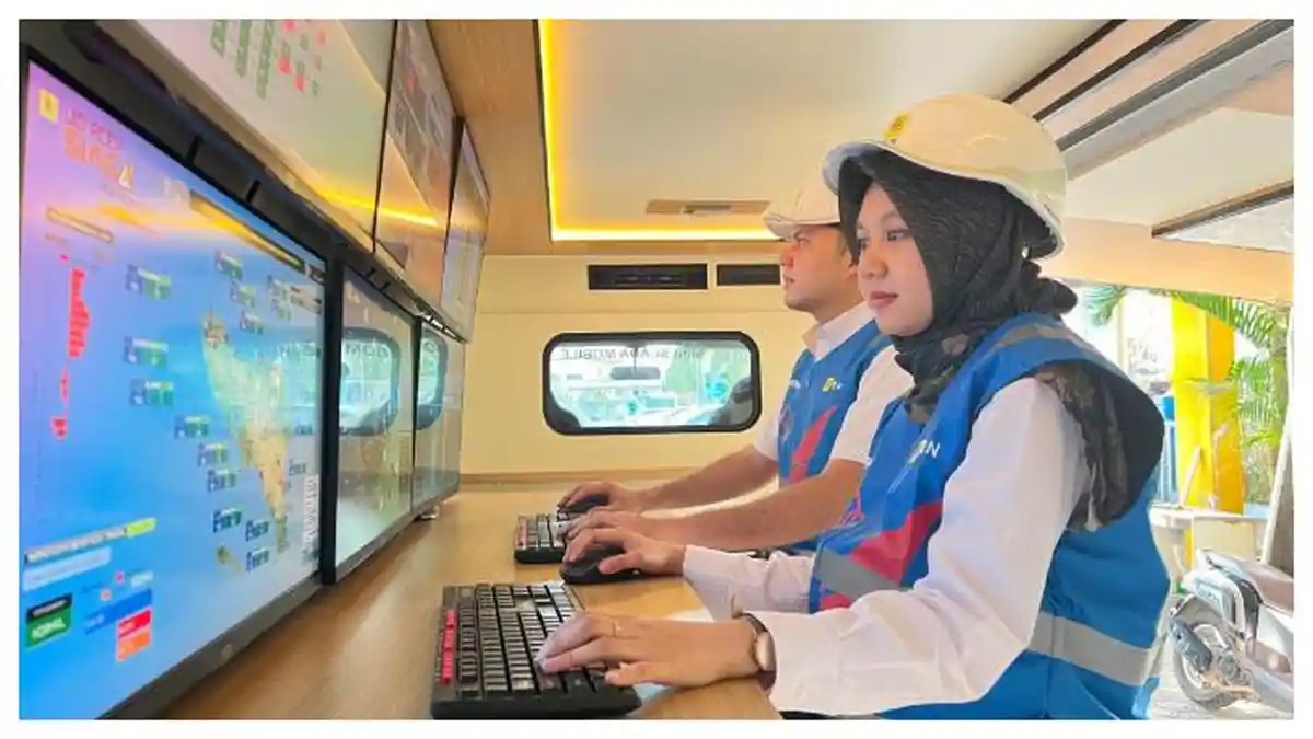PLN Jadi Perusahaan Energi Terbaik untuk Mengembangkan Karier di Indonesia versi LinkedIn - Petugas-PLN-Siaga.jpg