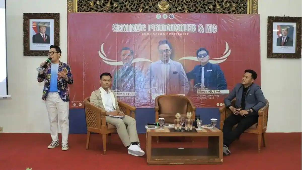 Mahasiswa KPI UIN Surakarta Tunjukkan Profesionalisme lewat Seminar “Your Speak Profitable”