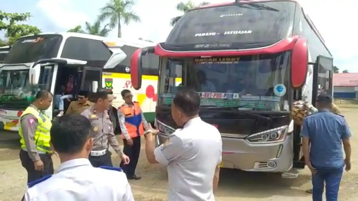 Jelang Idul Fitri Terminal Tipe A Muara Bungo Sudah Mulai Ramai Penumpang dan Bus