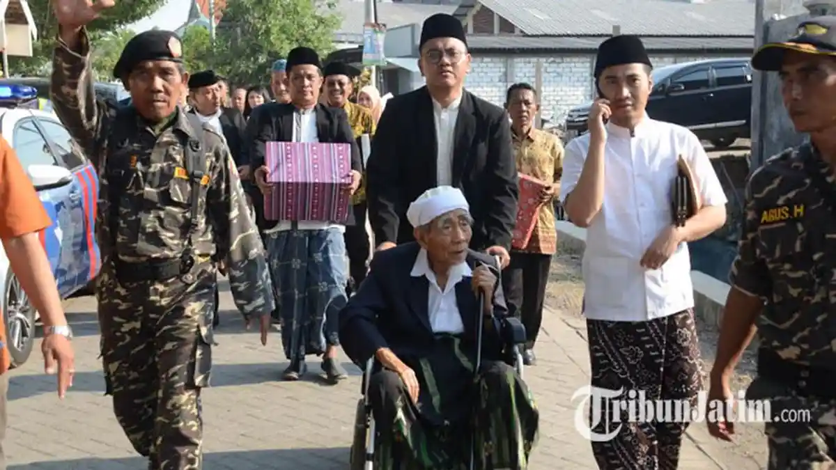 KH Maimoen Zubair Meninggal Dunia di Makkah, PWNU Jatim: Dokter Terawan Dampingi Mbah Moen di RS