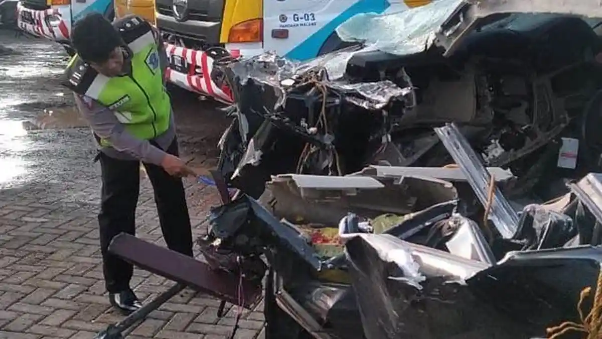 Putra KH Hasyim Muzadi Tewas Kecelakaan, Ini Kondisi Mobil Setelah Tabrak Truk, Ringsek Parah