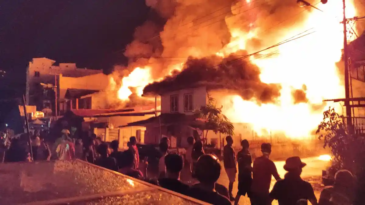 BREAKING NEWS: Kebakaran di Desa Nikkel Luwu Timur, Data Sementara 5 Rumah Terbakar