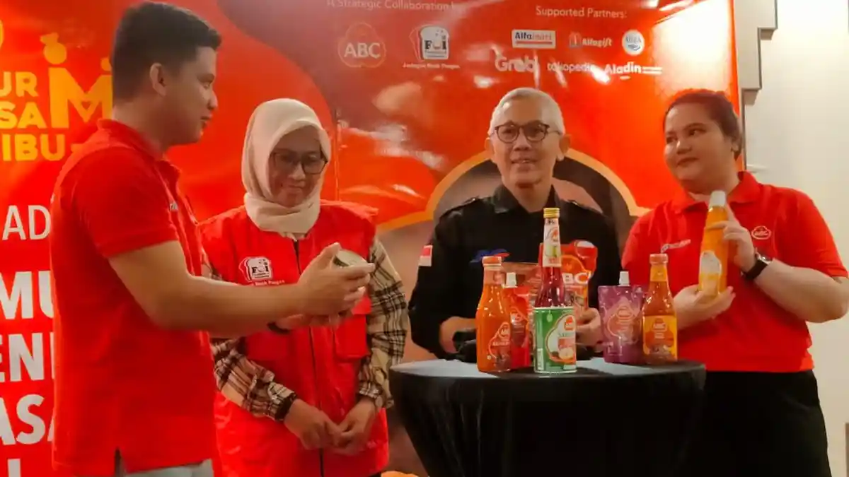 PT Heinz ABC Indonesia Bagikan 14.000 Paket Makanan Buka Puasa dan Sahur