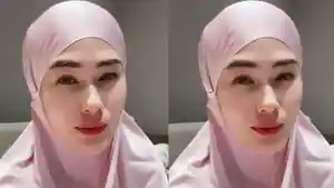 Stevie-Agnecya-pakai-hijab.jpg