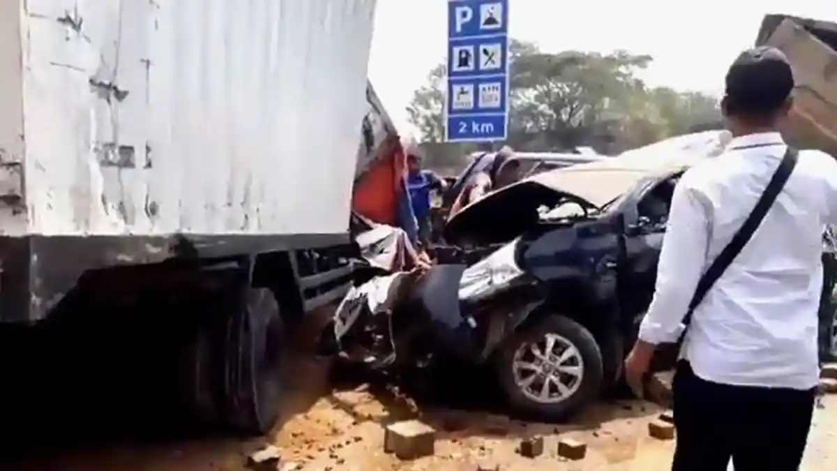 4 Kisah Korban Selamat Kecelakaan Beruntun Tol Cipularang, Mobil Terbang hingga Perjuangan Pasutri