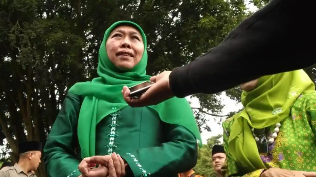 Didatangi Bahlil dan Rosan Roeslani, Khofifah Dilamar Masuk Tim Prabowo? 'Bukan Rek'
