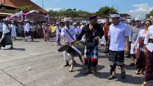 Proses-ritual-Mulang-Pakelem-di-Selat-Bali-Jumat-25-Juli-2025.jpg
