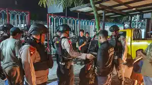 melaksanakan-patroli-rutin-guna-menjaga-keamanan.jpg