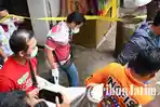 Seorang-ibu-dan-anaknya-yang-masih-balita-ditemukan-tewas-di-dalam-rumah-kontrakan-di-malang2.jpg