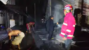 Rumah-Mukono-69-di-Desa-Picisan-Kecamatan-Sendang-Tulungagung-terbakar-Rabu-1062026.jpg