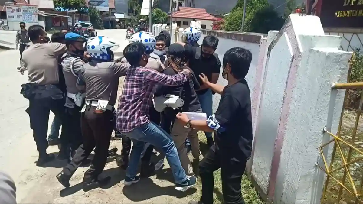 Sempat Ditangkap Saat Unjuk Rasa, 7 Mahasiswa di Mamasa Akhirnya Dibebaskan