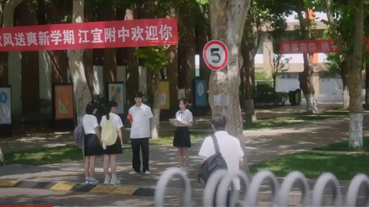 Sinopsis When I Fly Towards You, Drama China Dibintangi Zhou Yi Ran dan Zhang Miao Yi