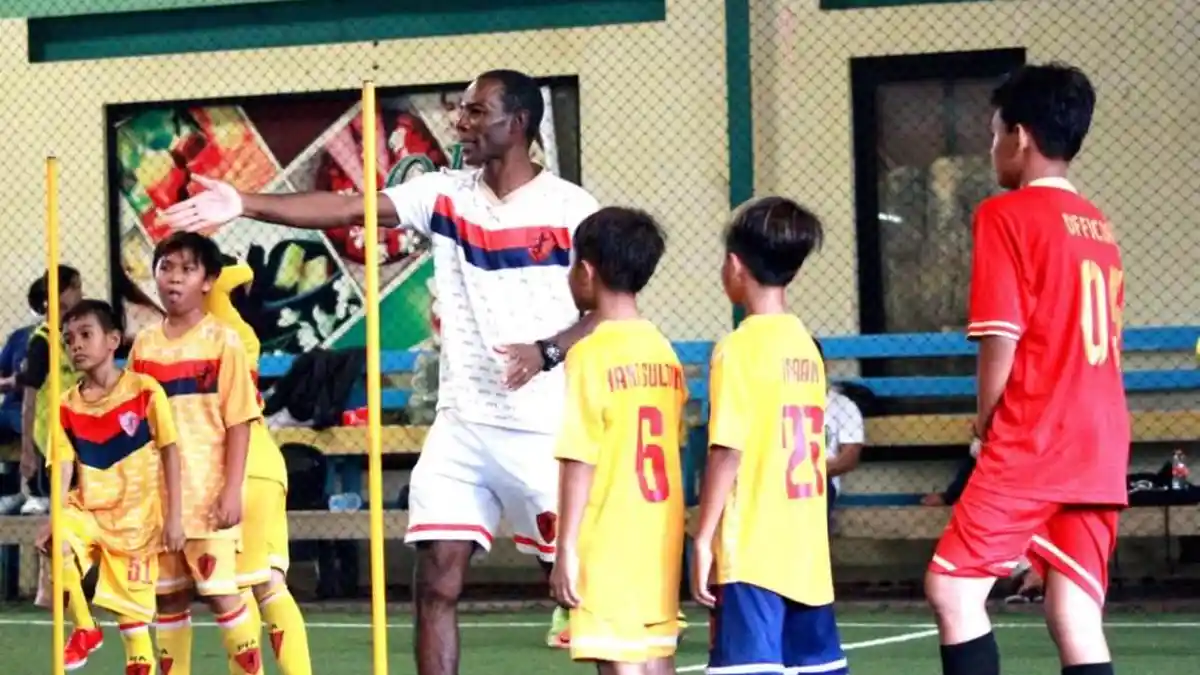 Plus Football Academy Terapkan Keseimbangkan Sepakbola dan Pendidikan